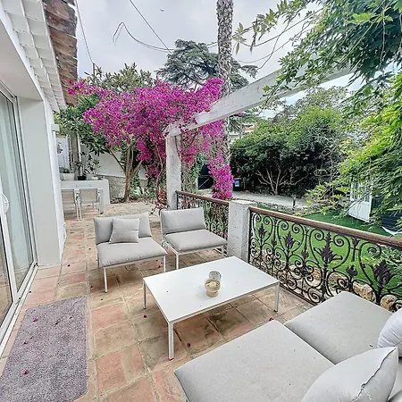 55M2 Charmante Maison Mitoyenne, Jardin, Parking